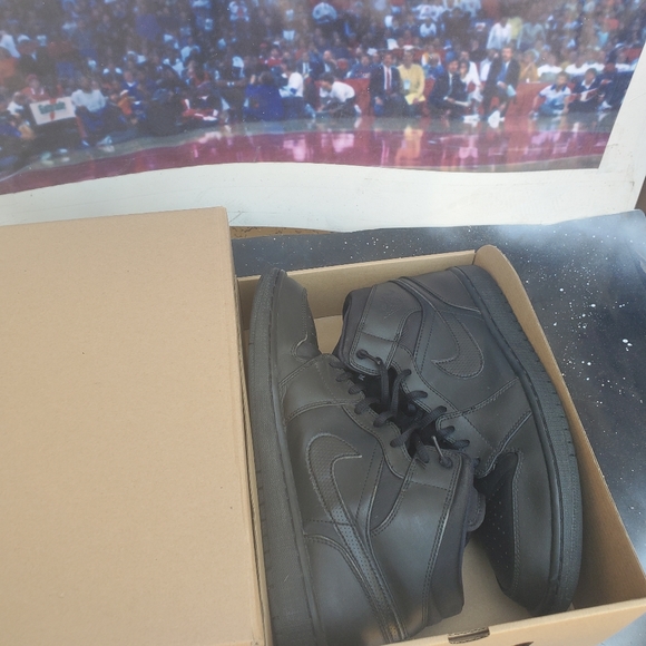 Jordan Retro 1 all black. - Picture 5 of 5